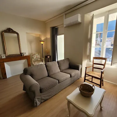 La Belle Saison Apartment *